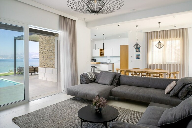 Beachfront Villa Grey Martini With Pool