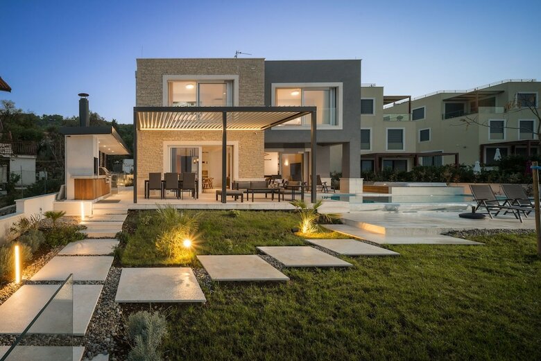 Beachfront Villa Grey Martini With Pool