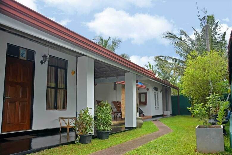 Hotel Royal Waves Negombo