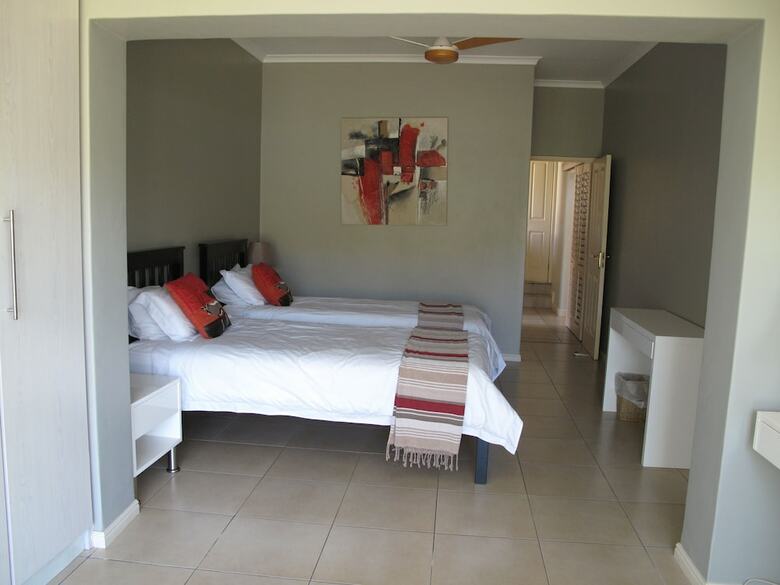 Stunning Cape Peninsula Holiday Villa With Pool