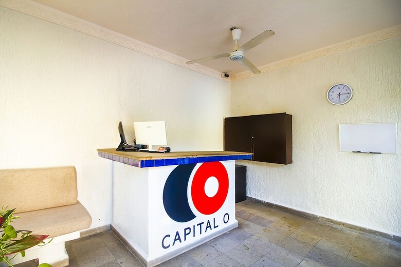 Capital O Hotel Parotas