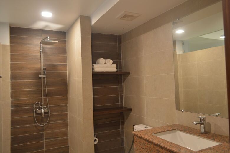 Airport Avenue Hotel