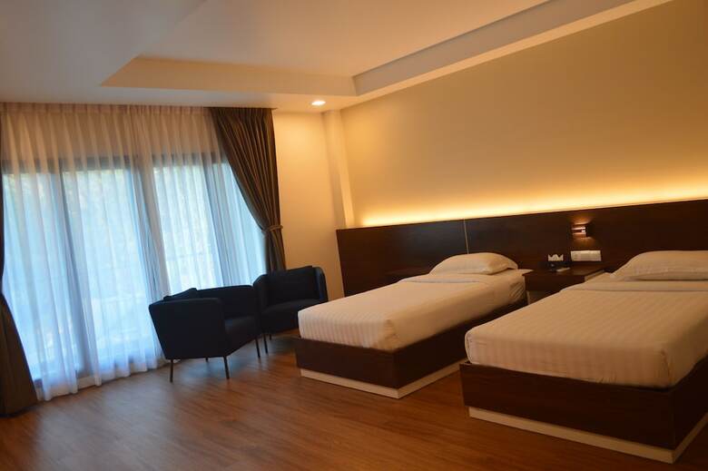 Airport Avenue Hotel