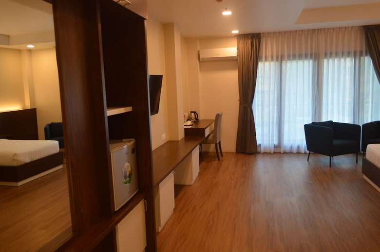 Airport Avenue Hotel