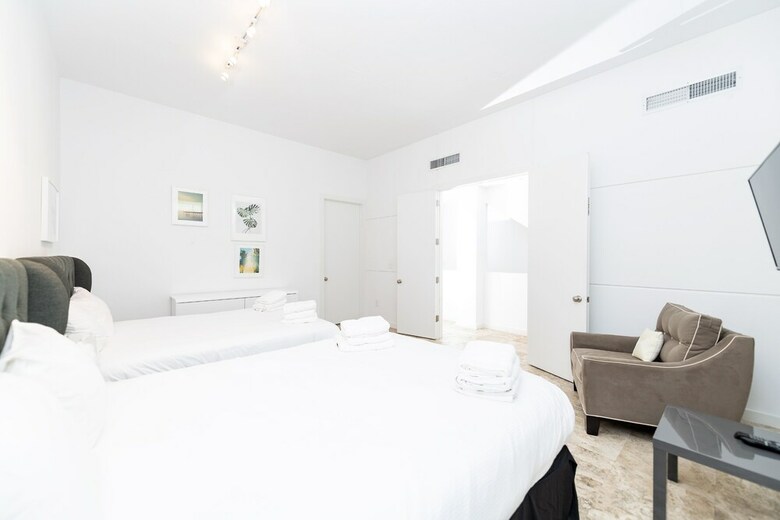 2228 Park 1