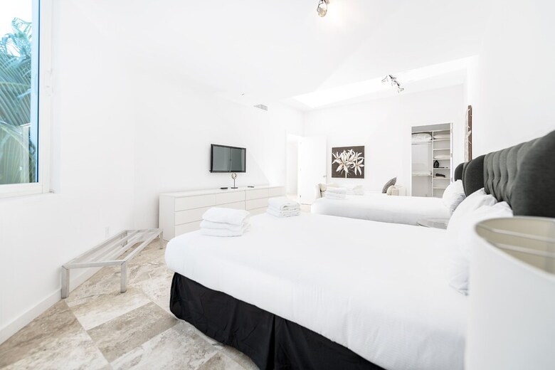 2228 Park 1