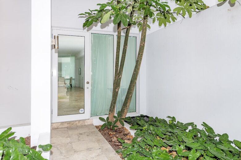 2228 Park 1