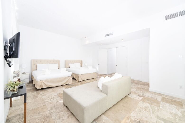 2228 Park 1