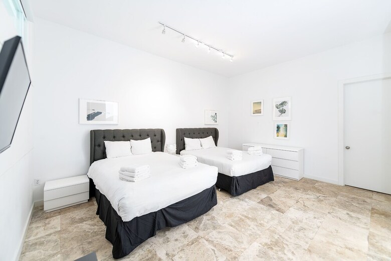 2228 Park 1
