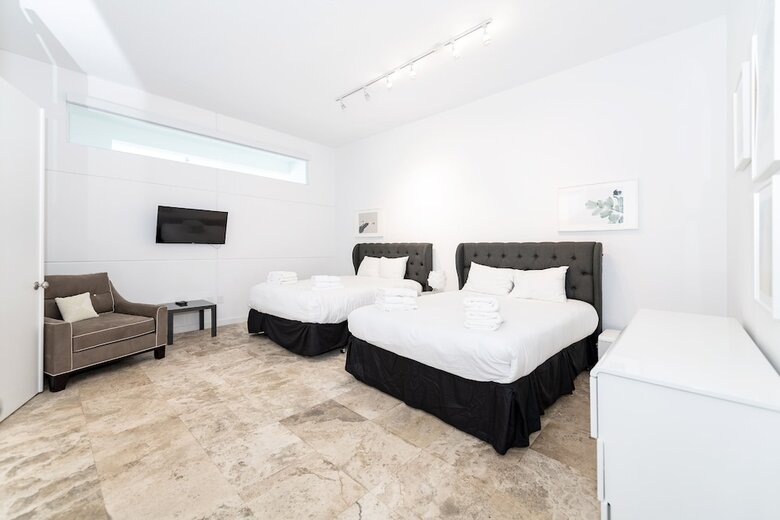 2228 Park 1