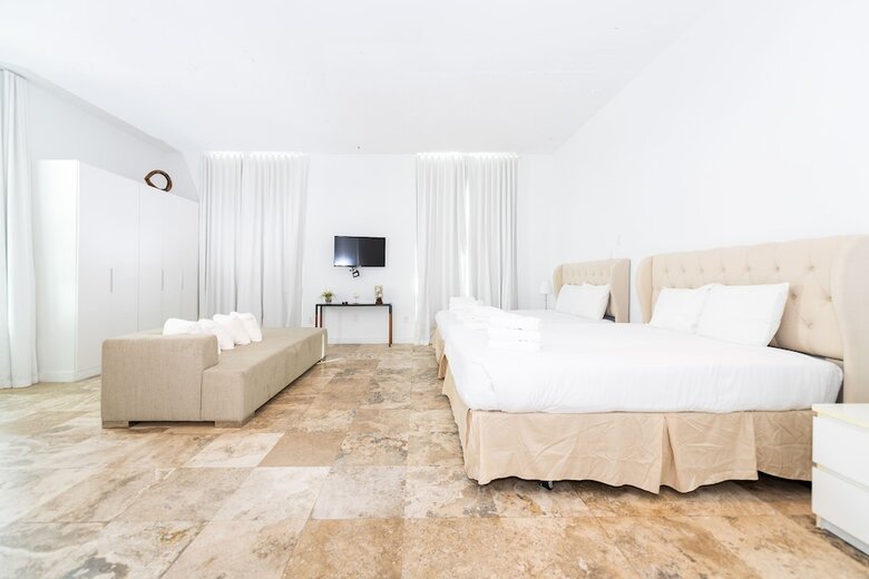 2228 Park 1