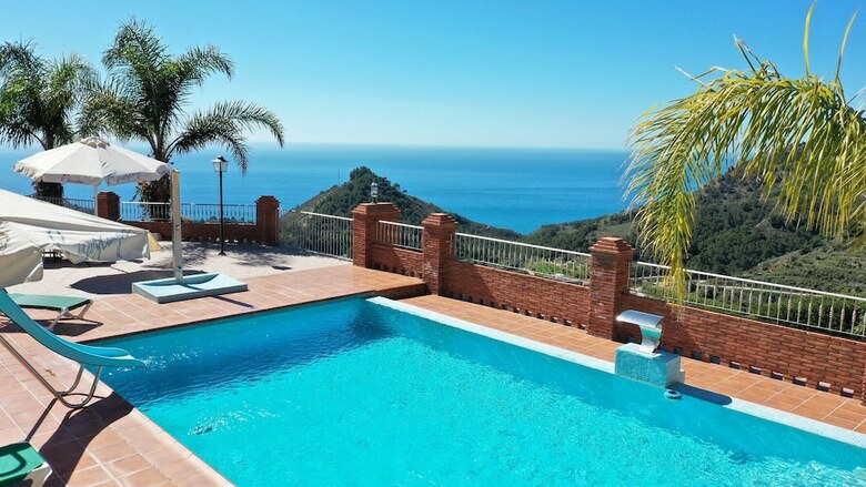 1149 Villa Paquita