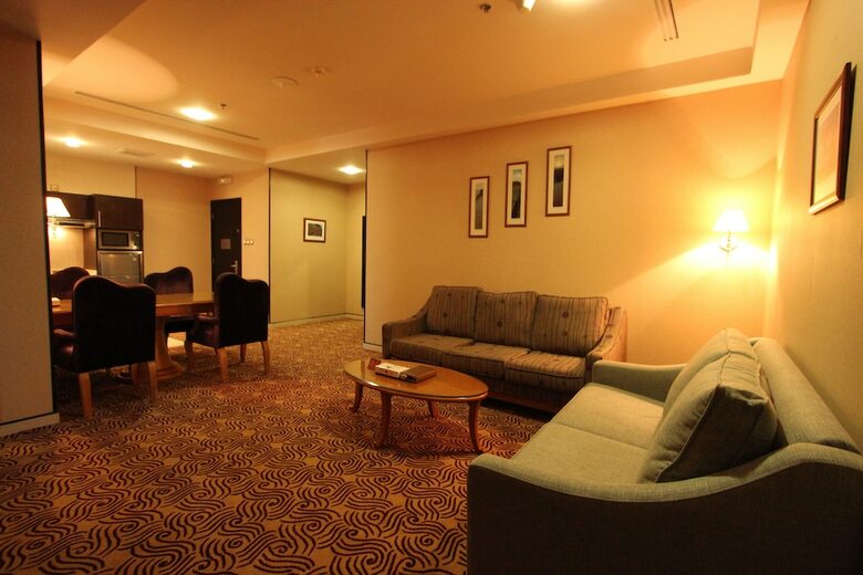 Awaliv International Hotel