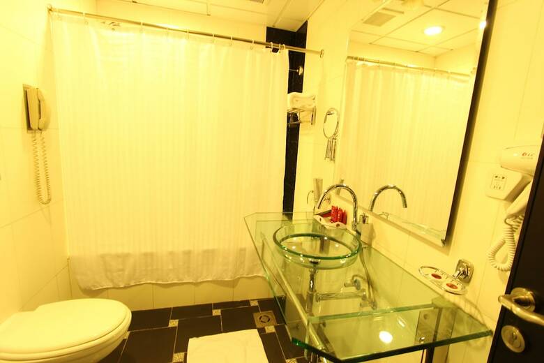 Awaliv International Hotel
