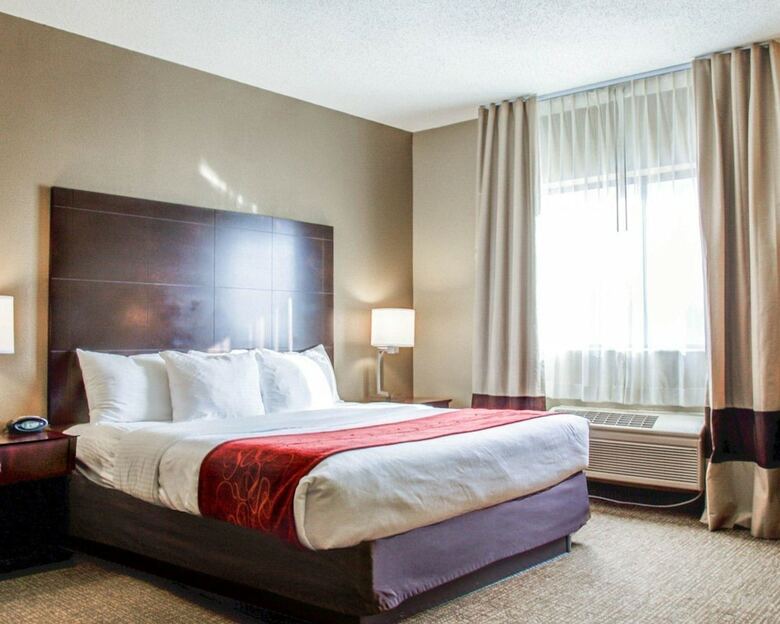 Hotel Comfort Suites Lombard - Addison