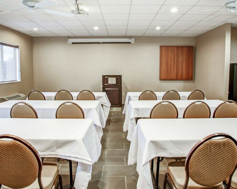 Hotel Comfort Suites Lombard - Addison