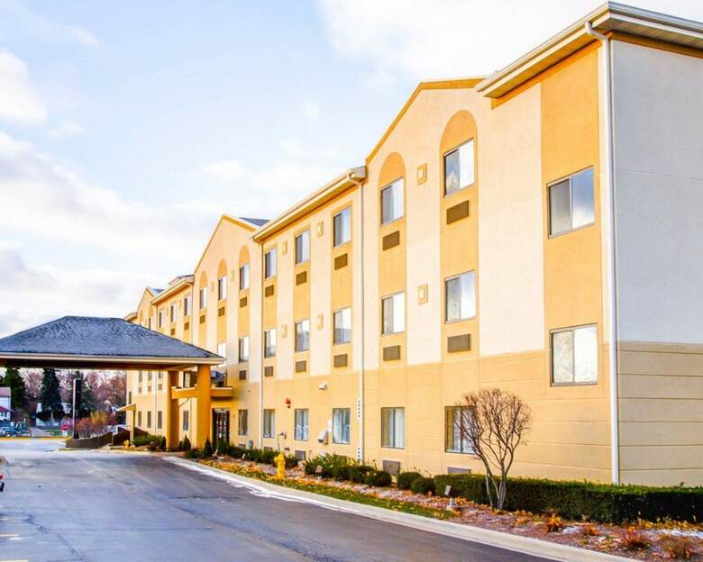 Hotel Comfort Suites Lombard - Addison
