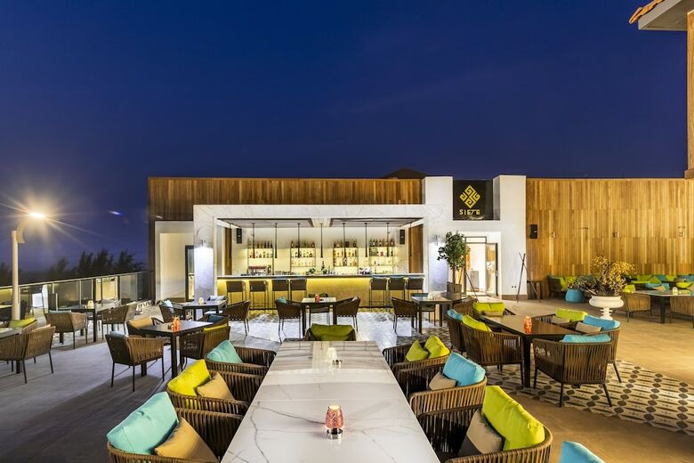 Riviera Royal Hotel
