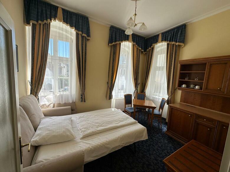 Ontario Hotel Garni