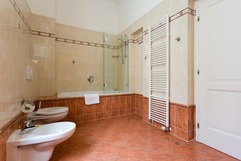 Ontario Hotel Garni