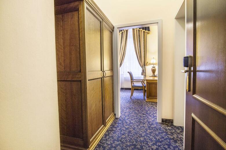 Ontario Hotel Garni