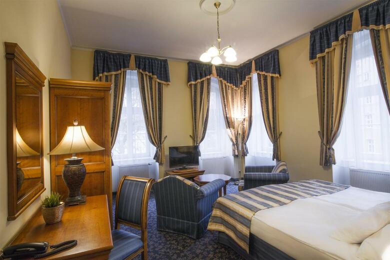Ontario Hotel Garni