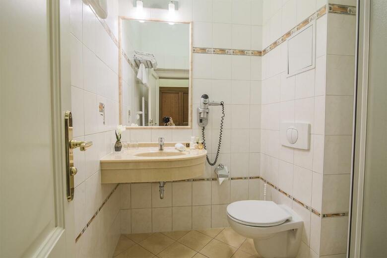 Ontario Hotel Garni