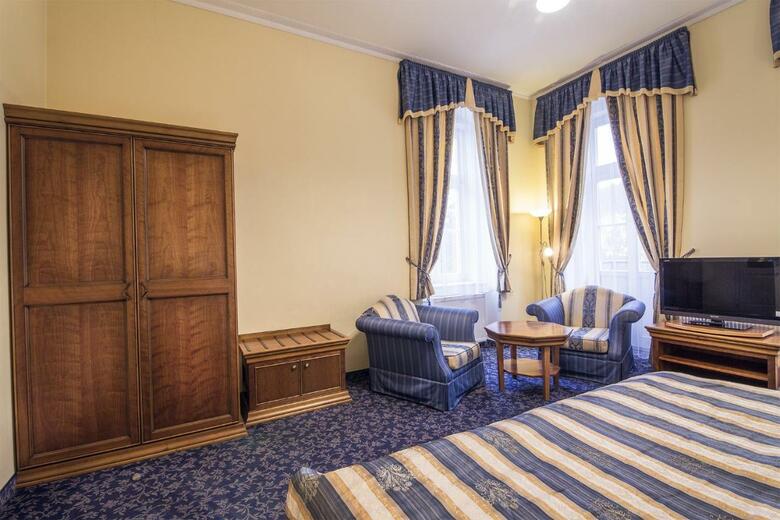 Ontario Hotel Garni