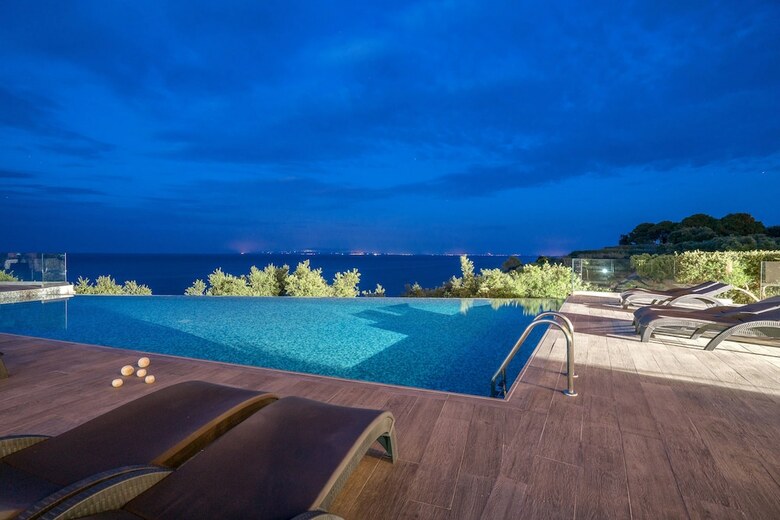 Aparthotel Kymothoe Elite