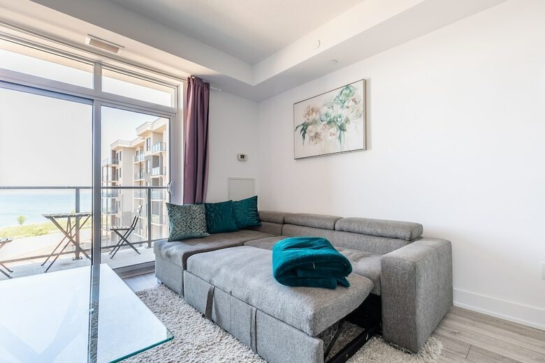 Simply Comfort Modern Hamilton Apartment