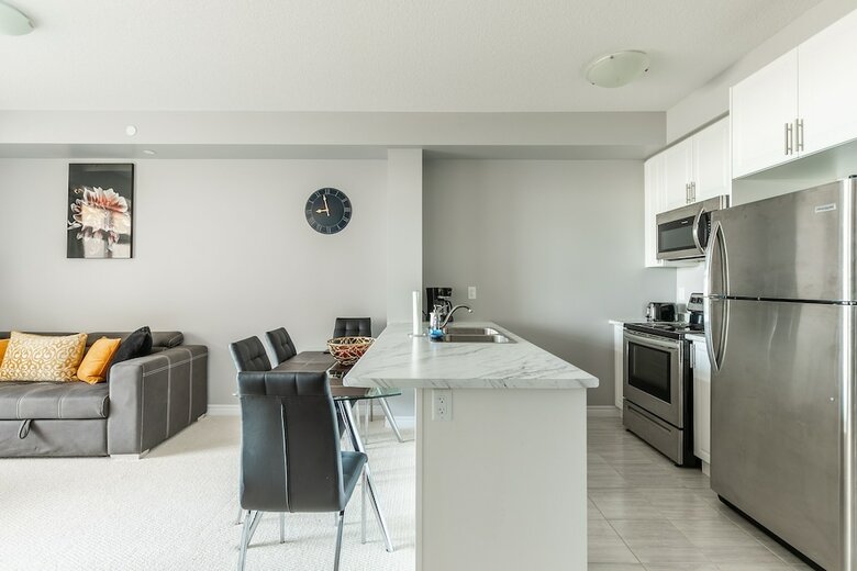 Simply Comfort Modern Hamilton Apartment