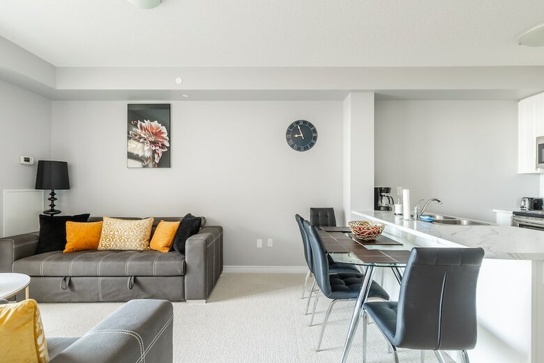 Simply Comfort Modern Hamilton Apartment