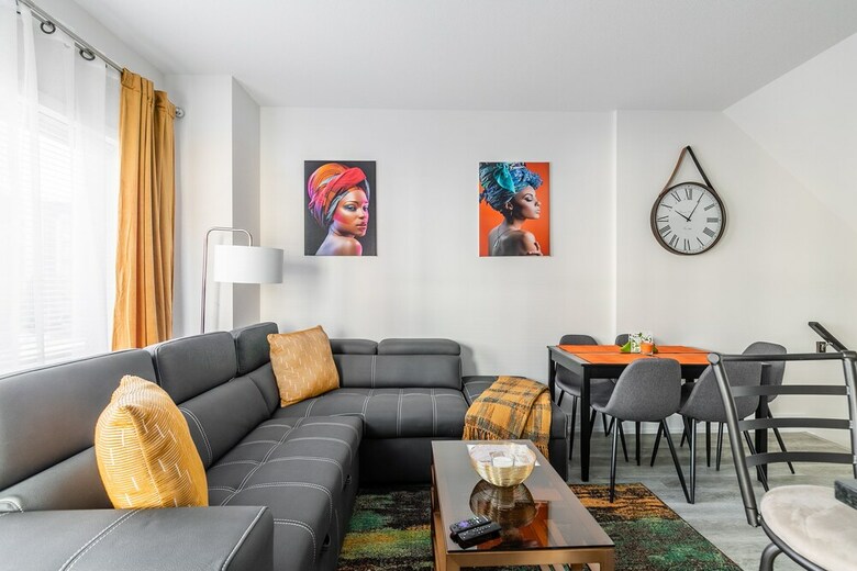 Simply Comfort Modern Hamilton Apartment