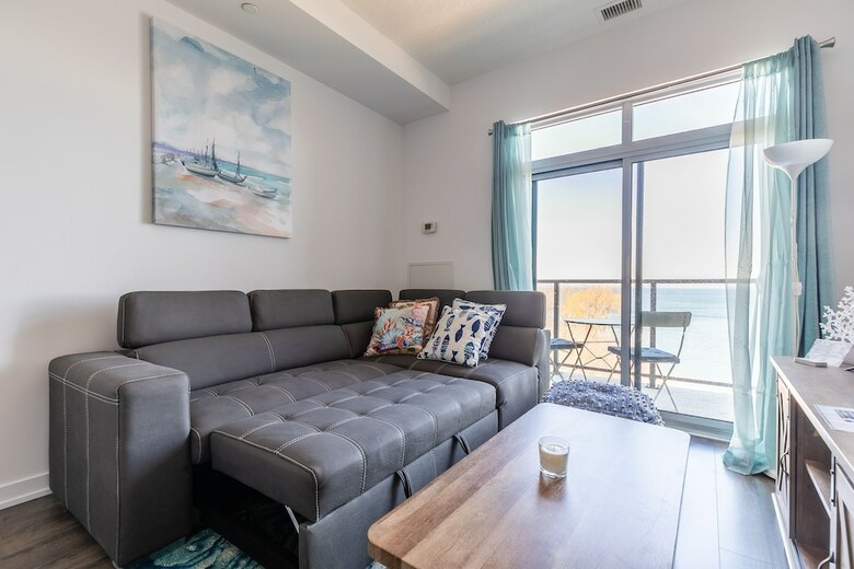 Simply Comfort Modern Hamilton Apartment