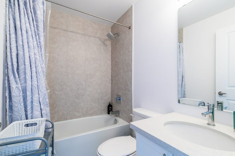 Simply Comfort Modern Hamilton Apartment