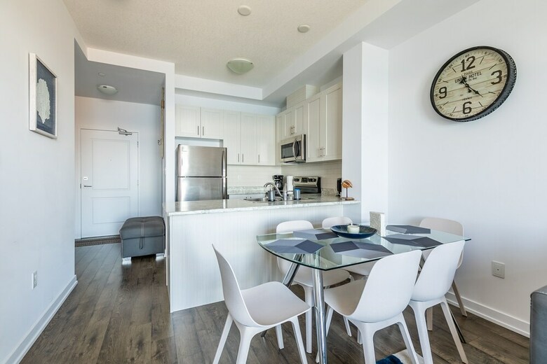 Simply Comfort Modern Hamilton Apartment