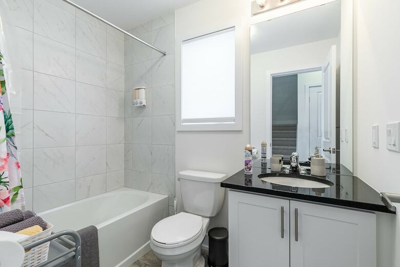 Simply Comfort Modern Hamilton Apartment