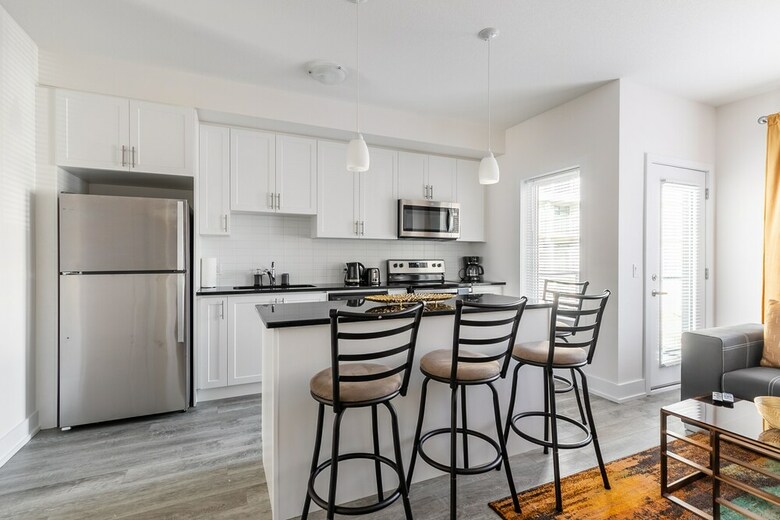 Simply Comfort Modern Hamilton Apartment