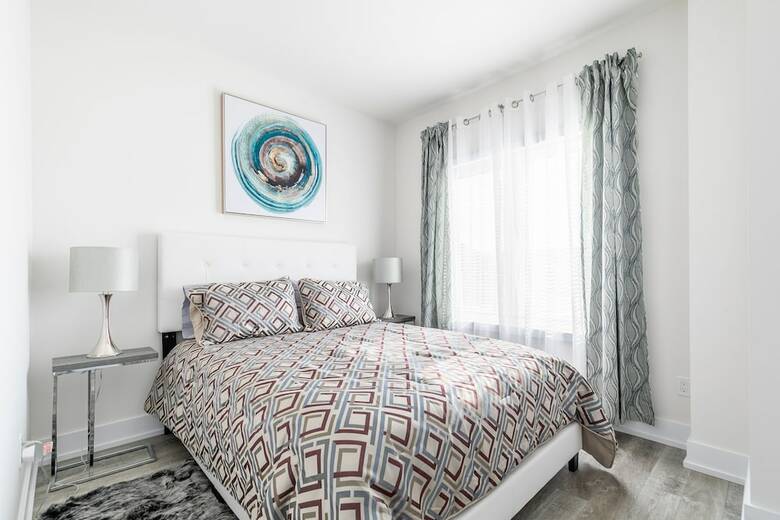 Simply Comfort Modern Hamilton Apartment
