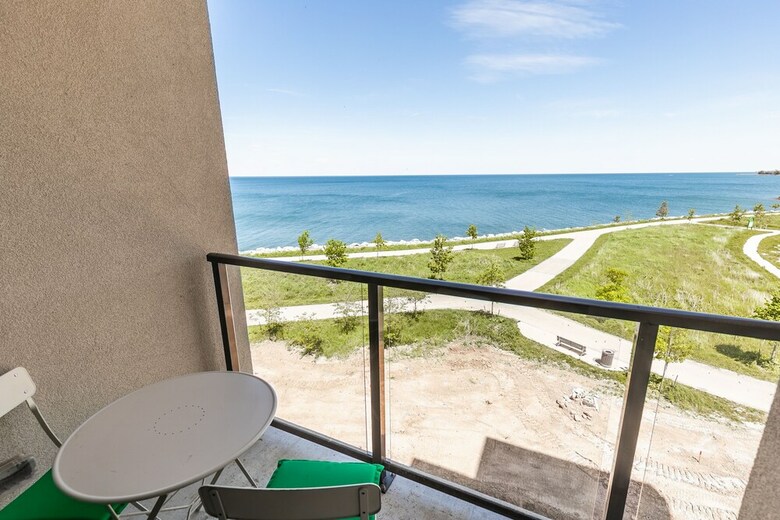 Simply Comfort Modern Hamilton Apartment