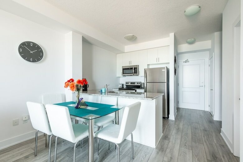 Simply Comfort Modern Hamilton Apartment