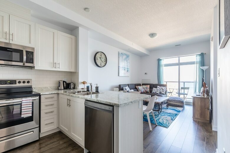 Simply Comfort Modern Hamilton Apartment