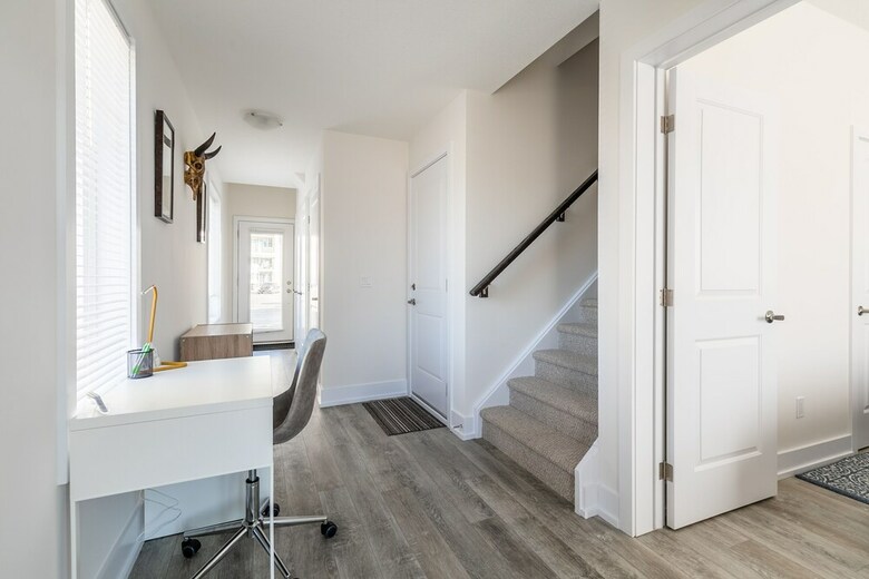 Simply Comfort Modern Hamilton Apartment
