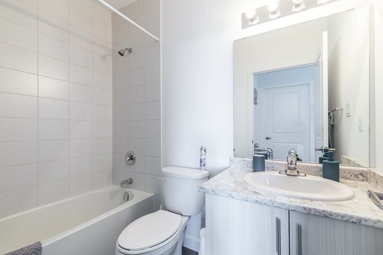Simply Comfort Modern Hamilton Apartment