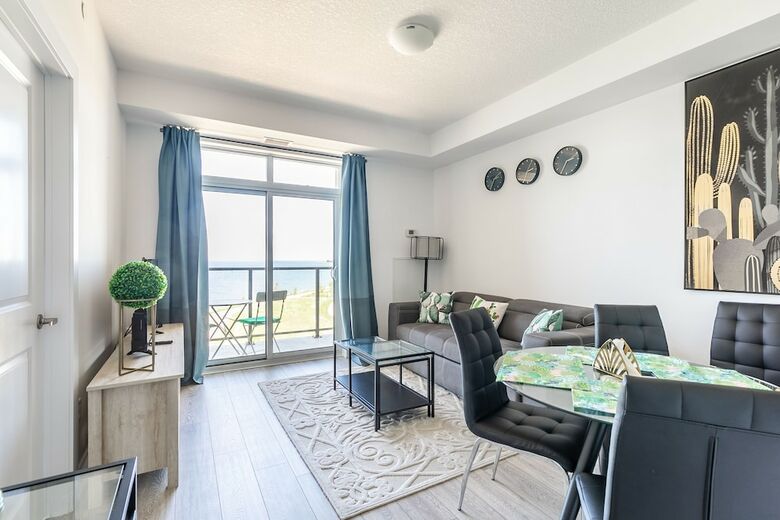 Simply Comfort Modern Hamilton Apartment