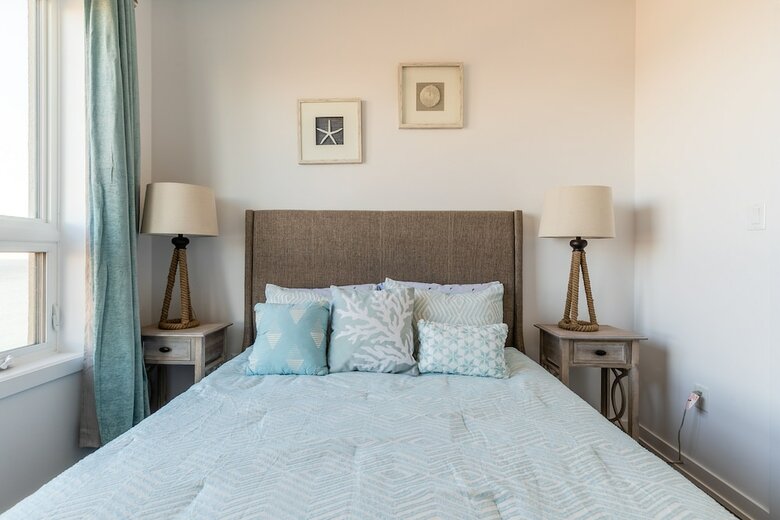 Simply Comfort Modern Hamilton Apartment