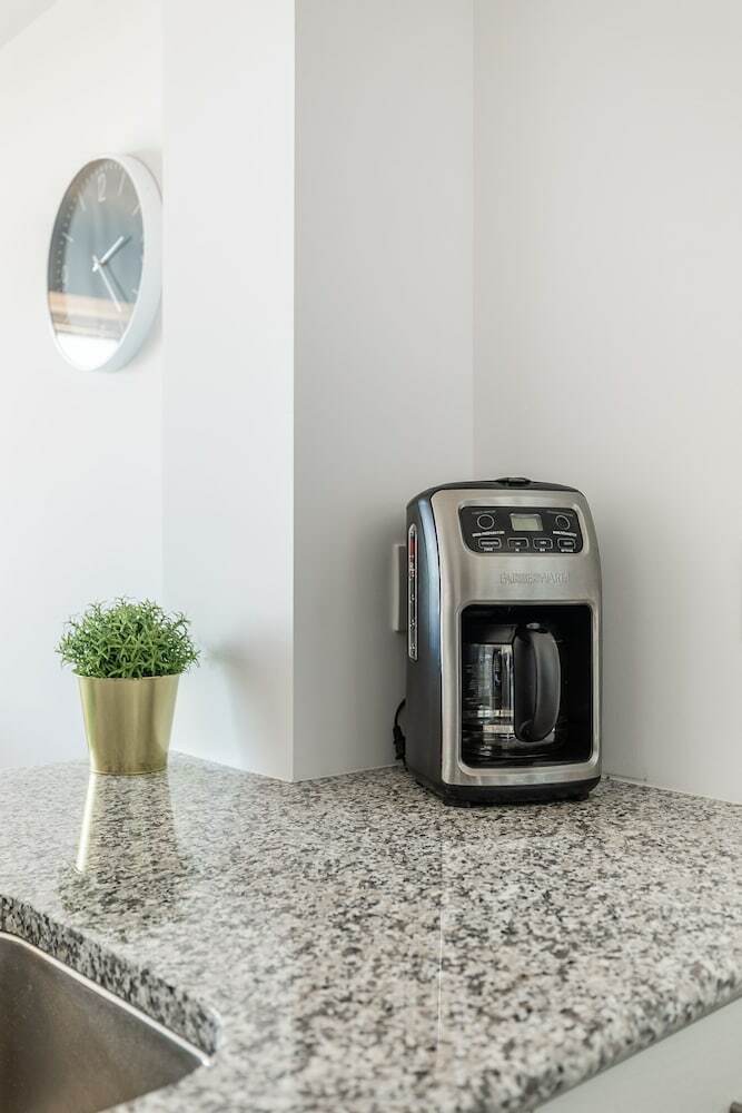 Simply Comfort Modern Hamilton Apartment