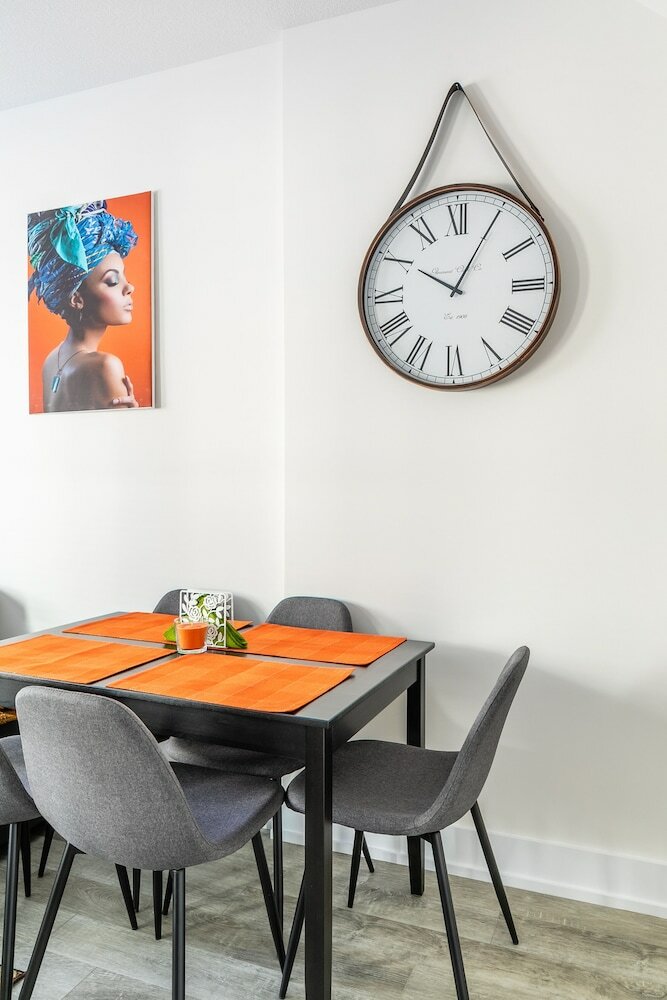 Simply Comfort Modern Hamilton Apartment