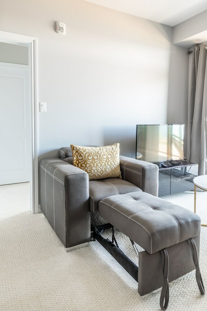 Simply Comfort Modern Hamilton Apartment