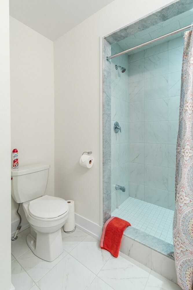 Simply Comfort Modern Hamilton Apartment